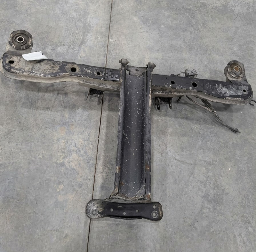 2001-2005 Buick LeSabre Park Ave Cadillac DeVille Rear Subframe Crossmember OEM