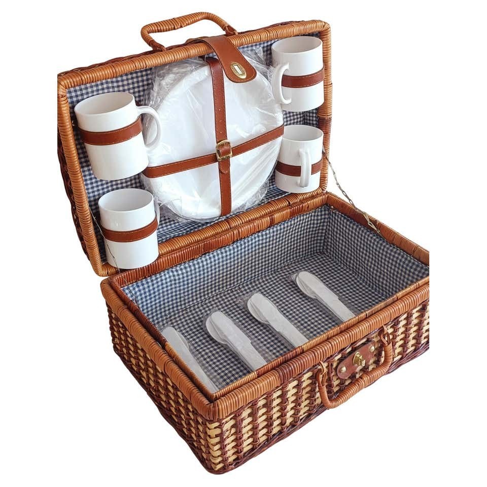 1940's Vintage Picnic Basket