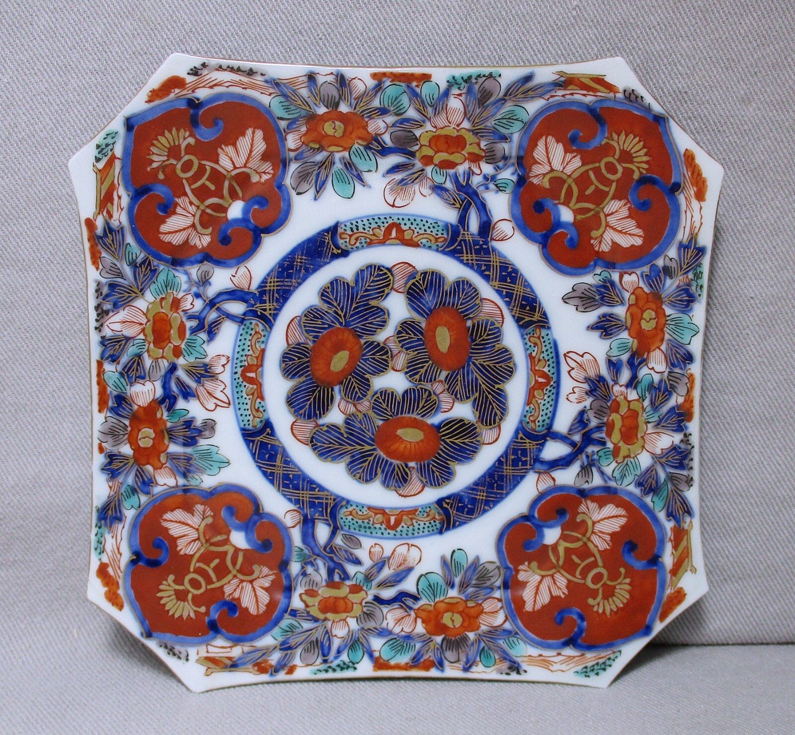 Unusual Octagonal Antique/Vintage Imari Plate Japan or China, Ming Chenghua Mark
