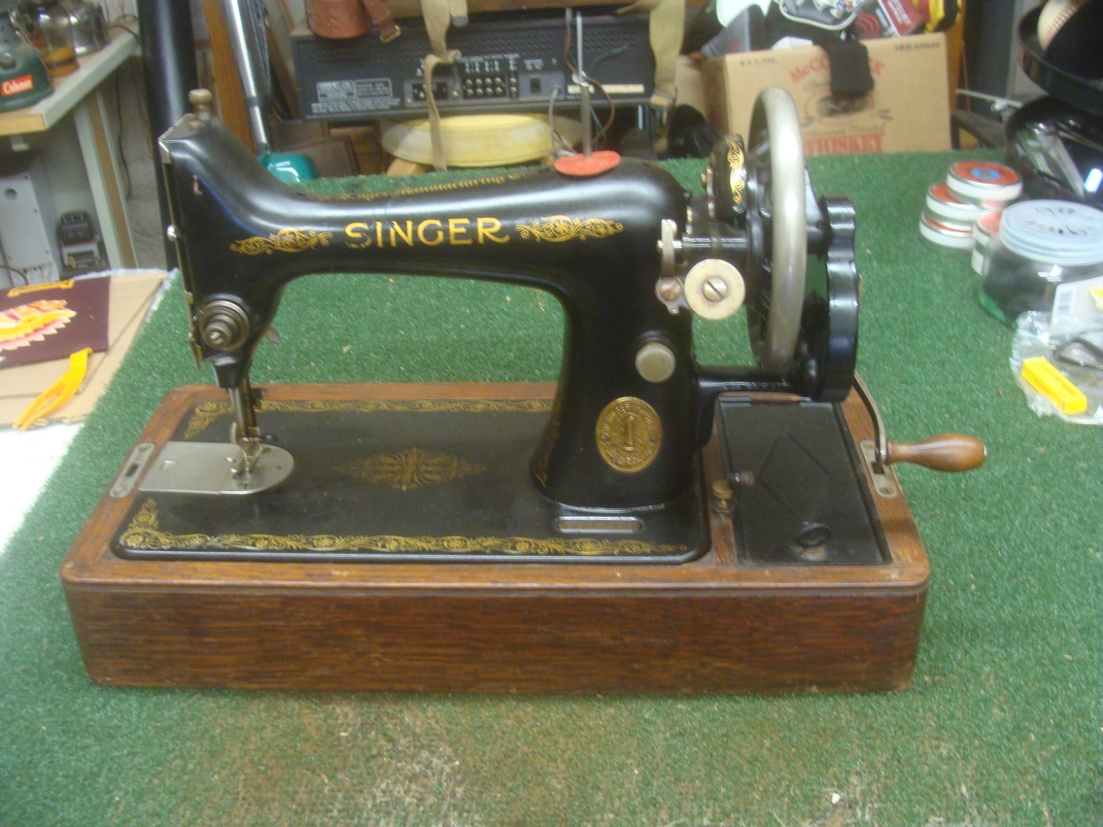 Vtg 1924 Singer Sewing Machine 99k, Hand Crank, Y2287795 made in Scotland w/case