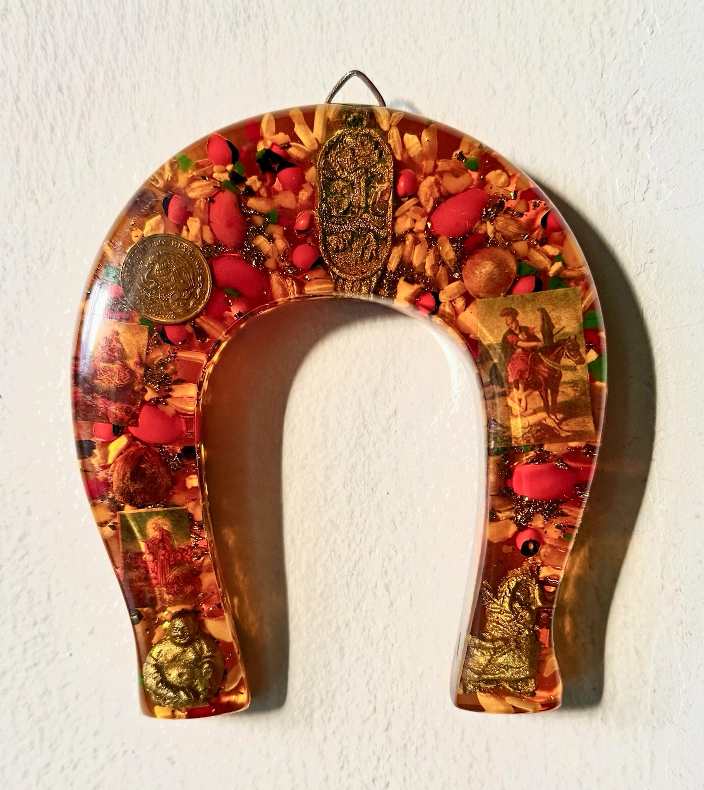 Vintage Mexican Resin Lucky Horseshoe Amulet – Authentic 2000s Folk Art Vintage Mexican Resin Lucky Horseshoe Amulet – Authentic 2000s Folk Art