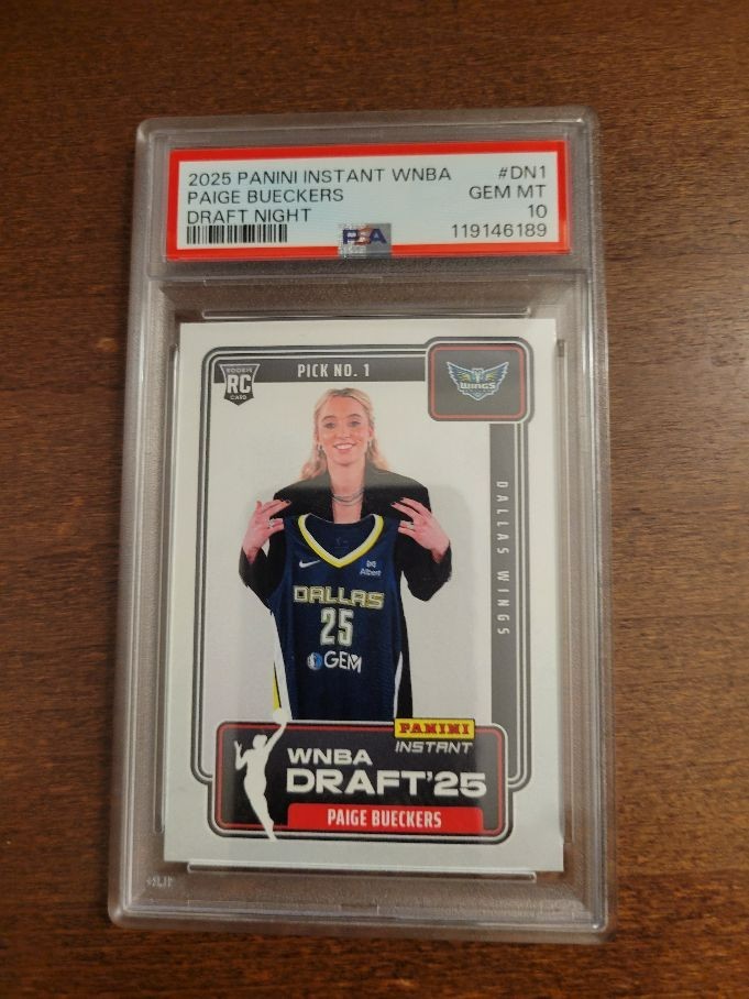 2025-26 Panini Instant WNBA - Draft Night Paige Bueckers #DN-1 /67412 (RC) 2025-26 Panini Instant WNBA - Draft Night Paige Bueckers #DN-1 /67412 (RC)