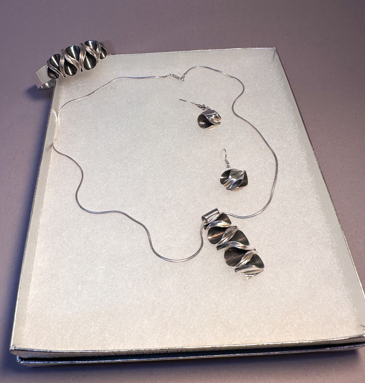 Unique 925 Sterling silver jewelry set, chain and pendant, bracelet, earrings
