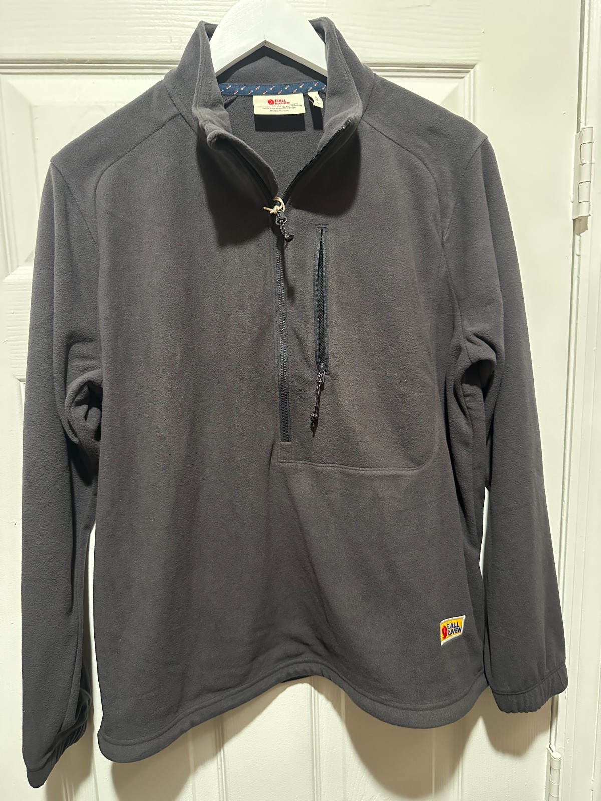 Fjallraven 1/4 Zip Vardag Lit Fleece Sweater Womens Small Dark Grey Retail $120 Fjallraven 1/4 Zip Vardag Lit Fleece Sweater Womens Small Dark Grey Retail $120