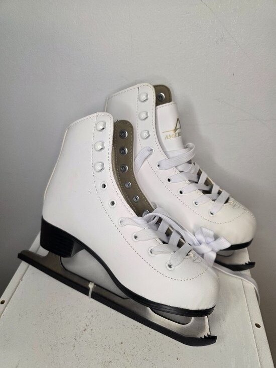 American Athletic Girls Ice Skates Size 4 NIB American Athletic Girls Ice Skates Size 4 NIB