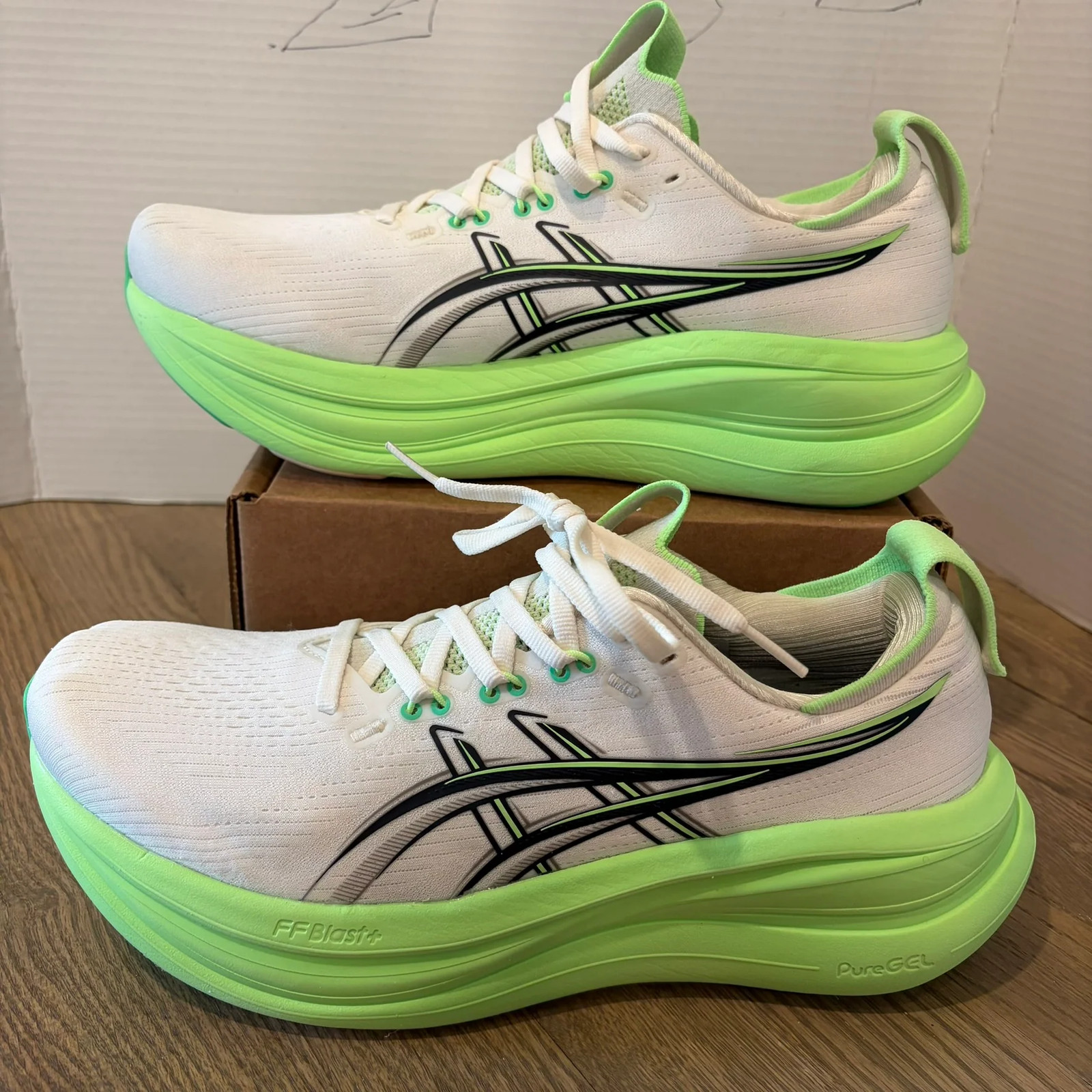 ASICS Nimbus 28 M9 White/Green Excellent