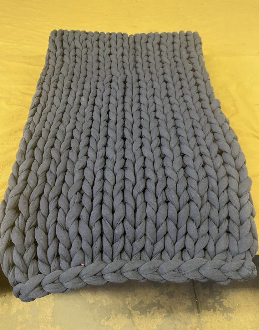 Bearaby Cotton Napper Throw 15 Lb Retail $269 Midnight Blue Bearaby Cotton Napper Throw 15 Lb Retail $269 Midnight Blue