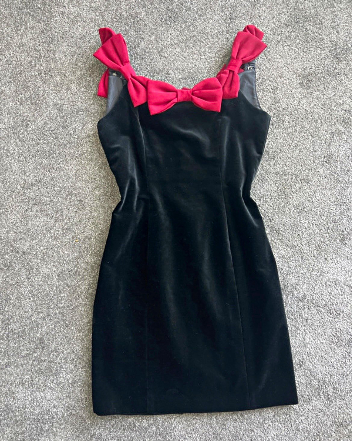 Vintage 80s Black Velvet Wiggle Dress Red Bows Xmas Party Prom Whimsigoth 12 Vintage 80s Black Velvet Wiggle Dress Red Bows Xmas Party Prom Whimsigoth 12