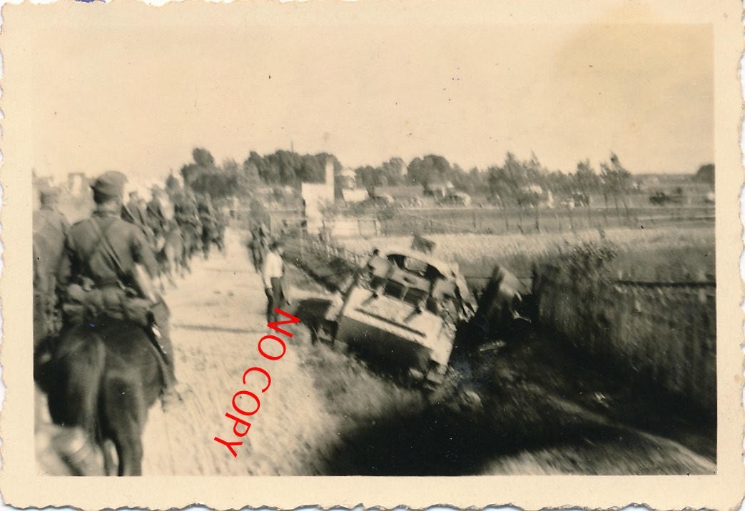 Photo Cavalry Advance Russian Tank Wreck Trench Eastern Front 1941 X134