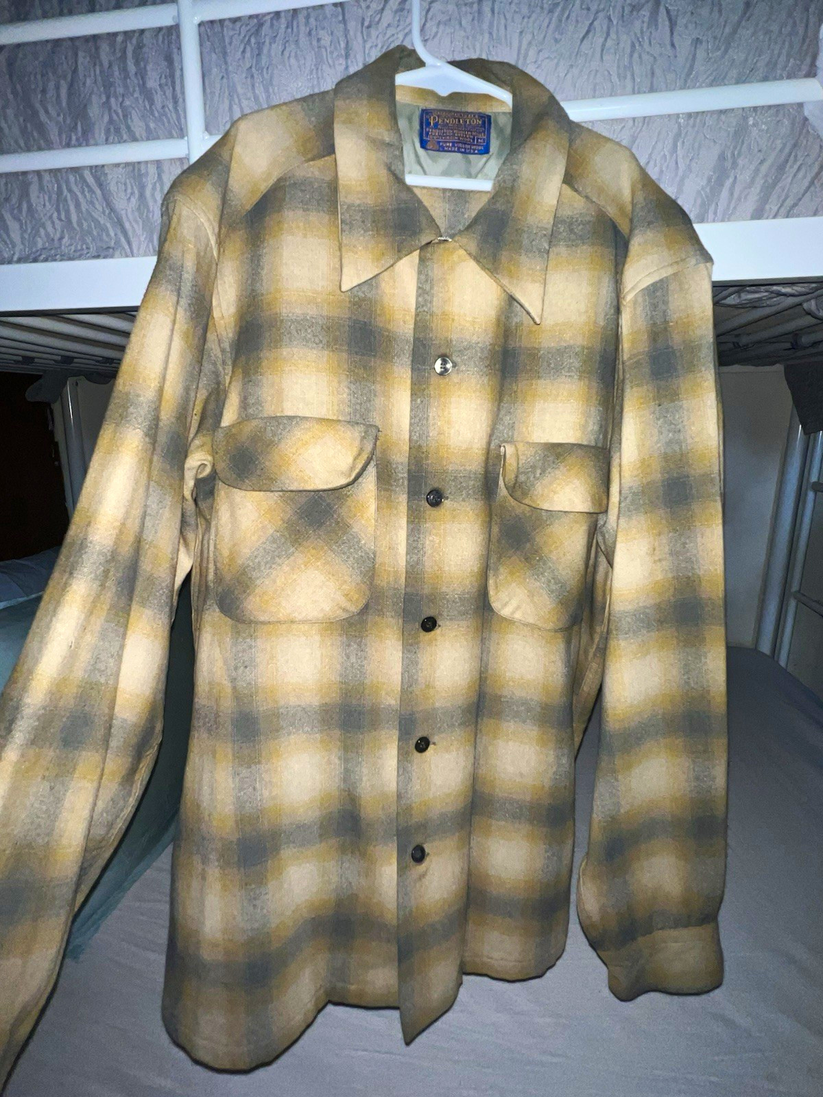 Pendleton Men\'s Wool Flannel Plaid Beige Gray Long Sleeve Button-Up Shirt M Pendleton Men\'s Wool Flannel Plaid Beige Gray Long Sleeve Button-Up Shirt M