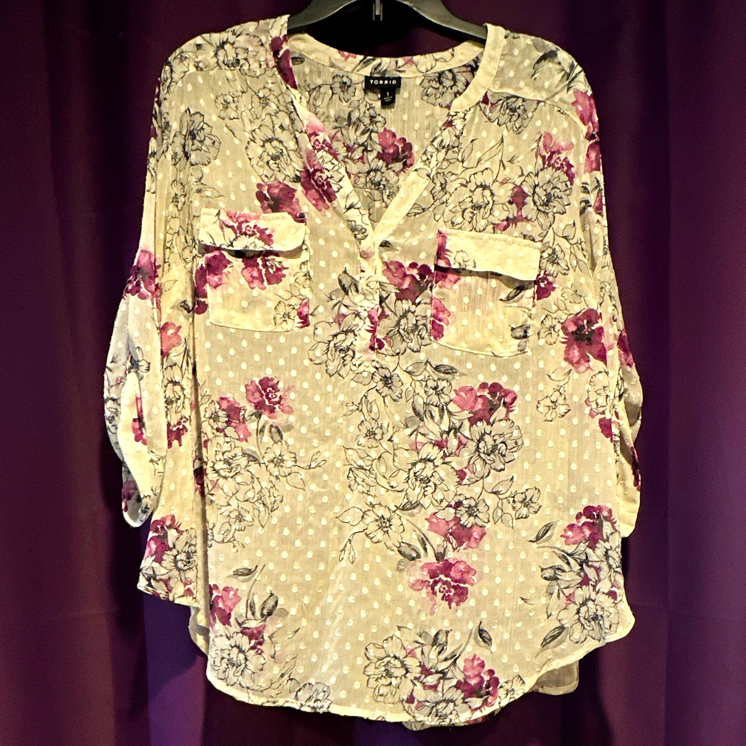 Torrid Women’s 1X Floral Chiffon V-Neck Button Front 3/4 Roll Tab Blouse Torrid Women’s 1X Floral Chiffon V-Neck Button Front 3/4 Roll Tab Blouse