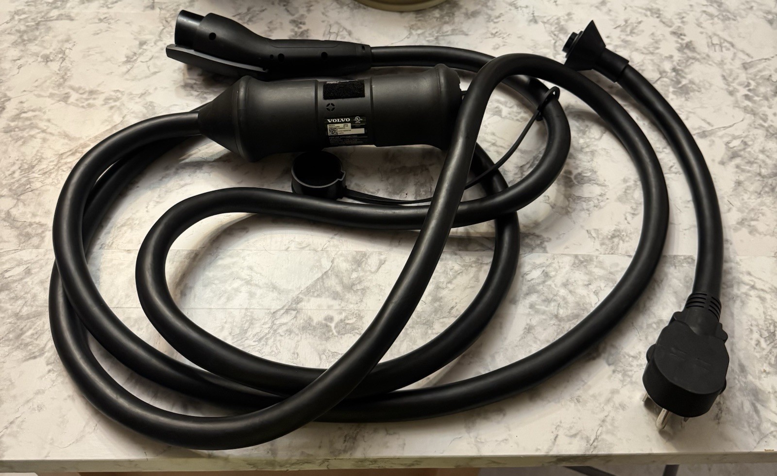 Volvo fast EV Charger EX30 EX40 EX90 XC40 V60 S60 S90 XC60 XC90 Charging 40A OEM Volvo fast EV Charger EX30 EX40 EX90 XC40 V60 S60 S90 XC60 XC90 Charging 40A OEM