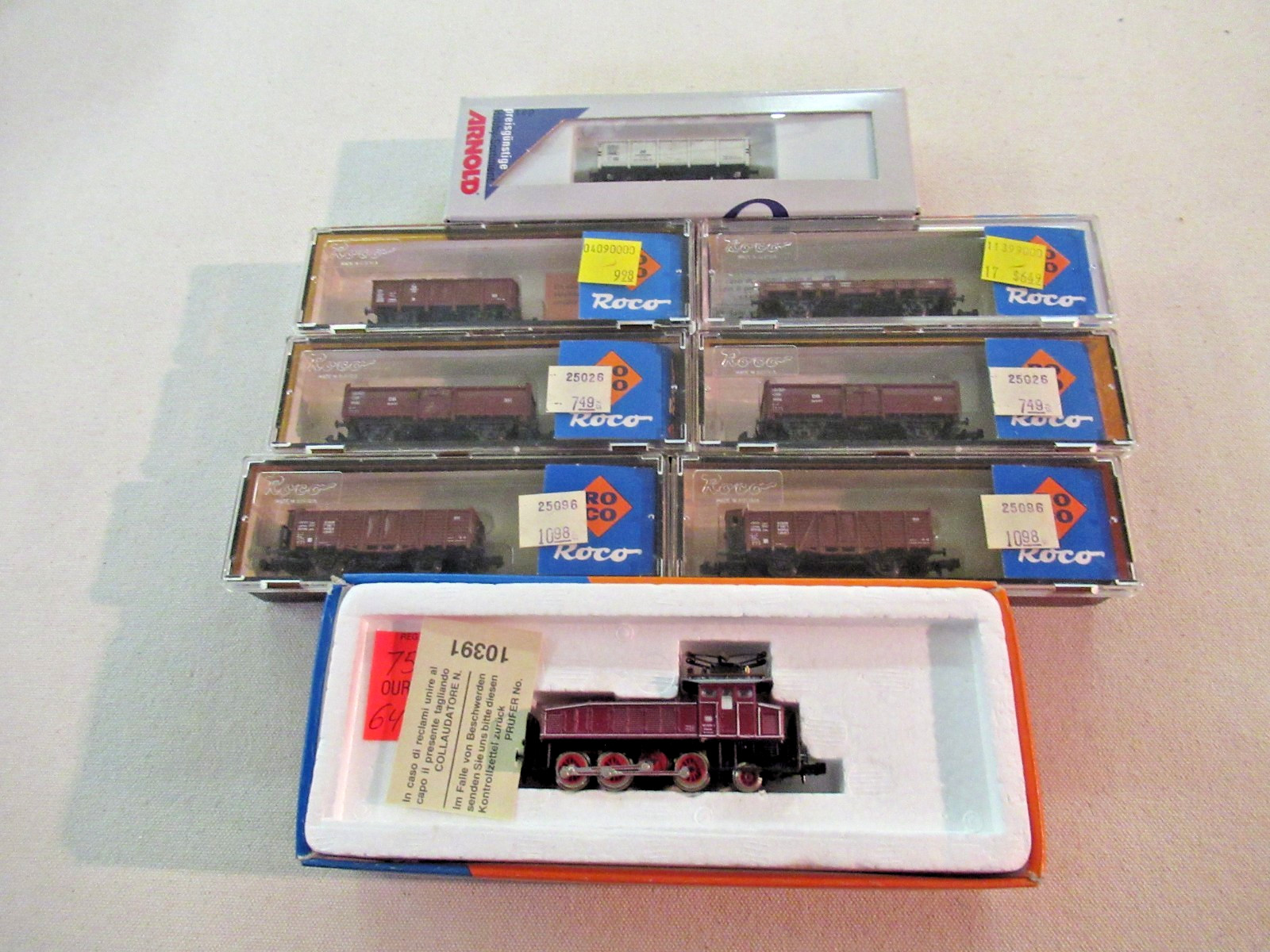 n scale lot gondola car set w/elec. eng. n scale lot gondola car set w/elec. eng.