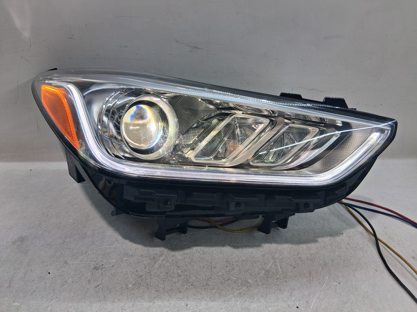 2017 2019 GENESIS G90 HEADLIGHT OEM RIGHT PASSENGER SIDE HID XENON 92102-D2000