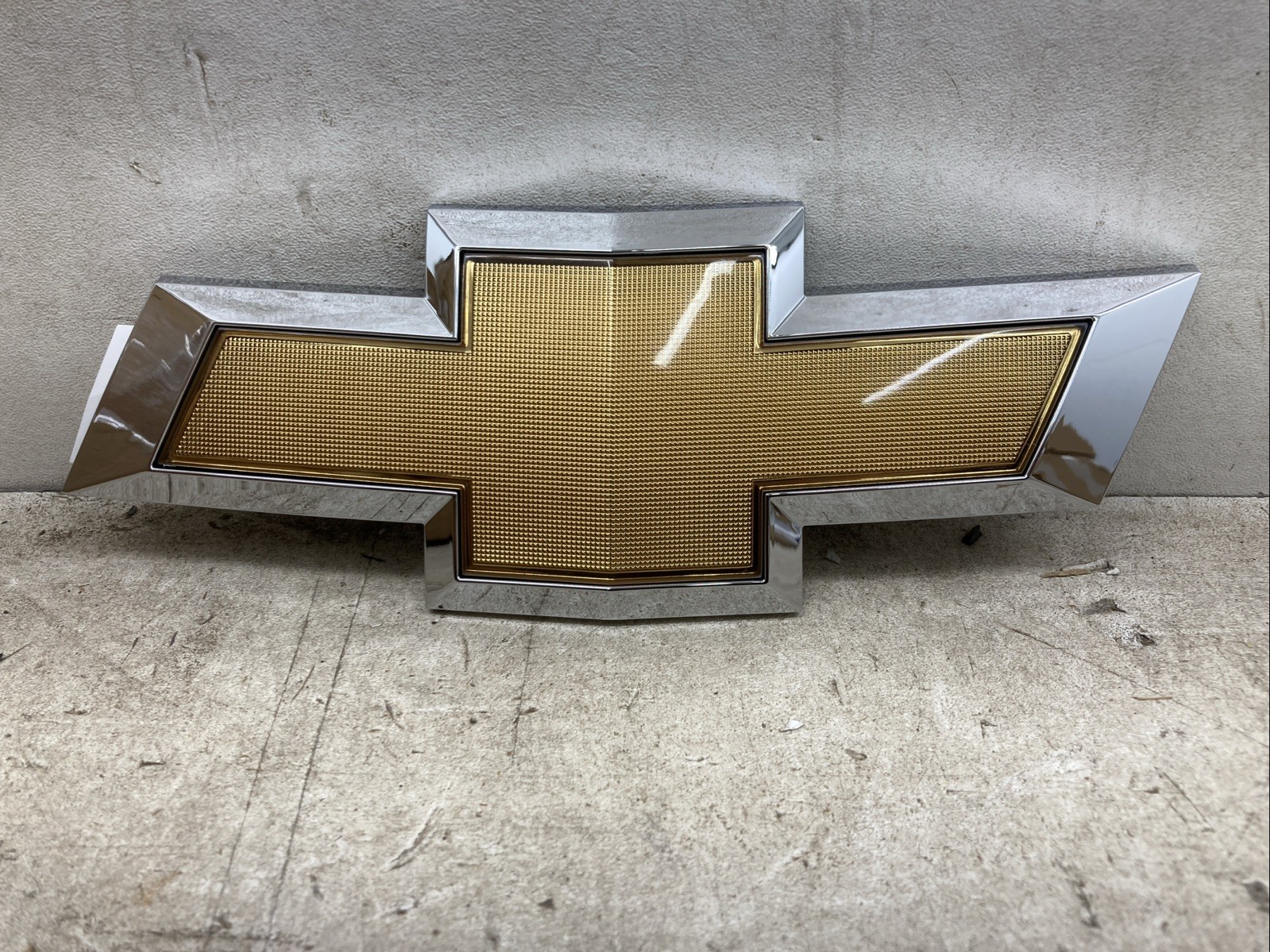 Genuine GM Front Bumper Fascia Emblem 95032016 (New Old Stock)