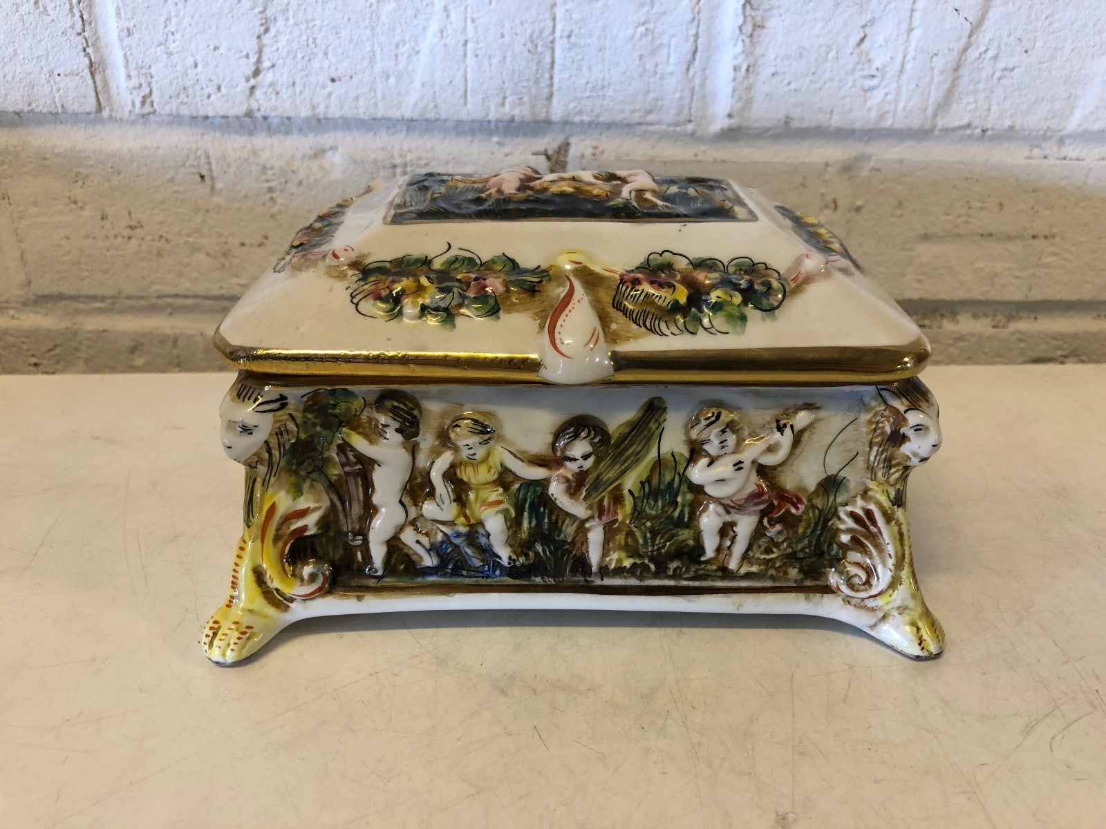 Vtg Capodimonte Footed Casket Jewelry Box with Hinge and High Relief Cherub Dec.