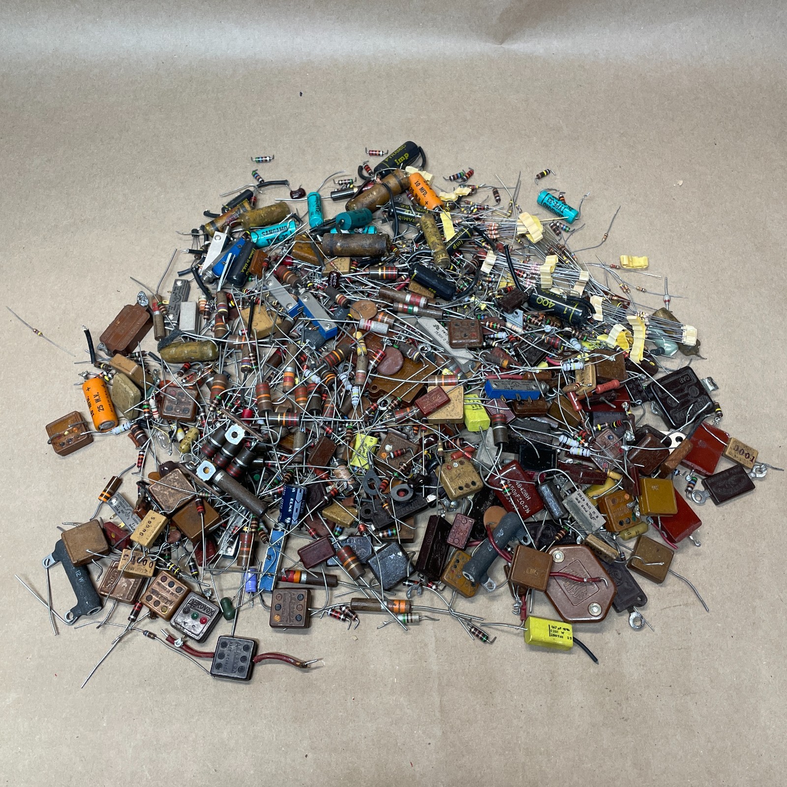 HUGE LOT NOS VINTAGE 3 Lbs OF VINTAGE RESISTORS LOT of vintage resistors  3+ LBS