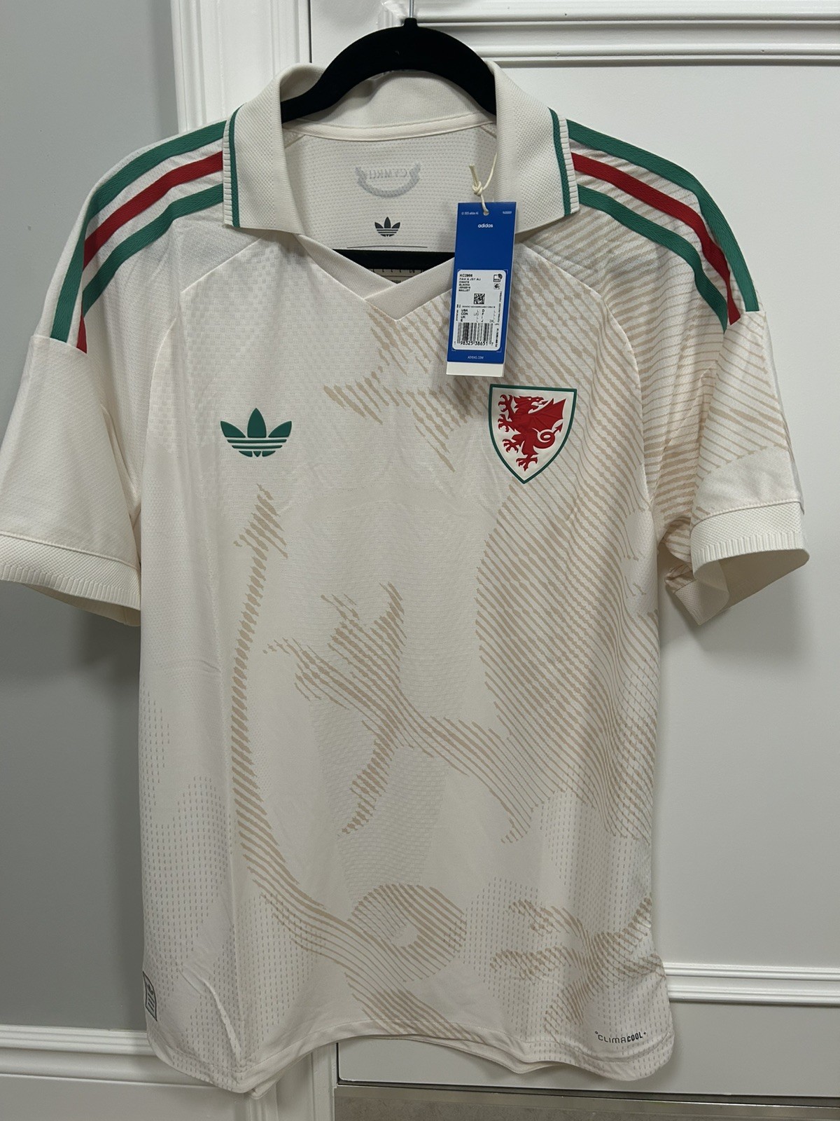 Adidas Wales 26 Away Authentic Men\'s Soccer Jersey Large Adidas Wales 26 Away Authentic Men\'s Soccer Jersey Large