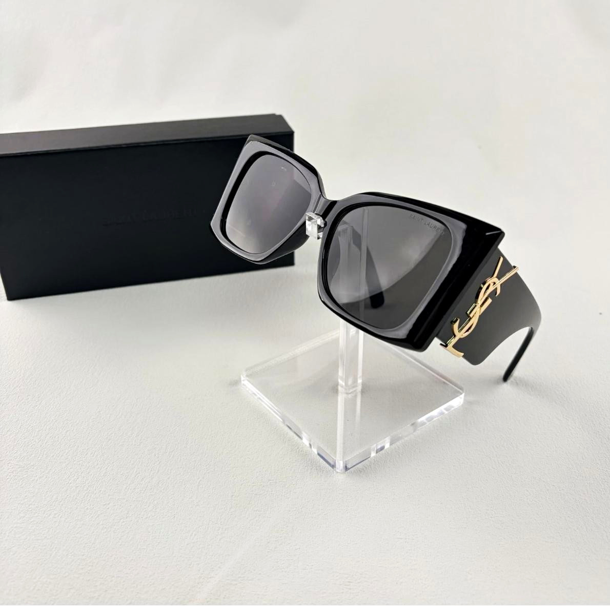 Saint Laurent YSL Women’s Oversized Square Sunglasses Black Frame Gray Tinted Saint Laurent YSL Women’s Oversized Square Sunglasses Black Frame Gray Tinted