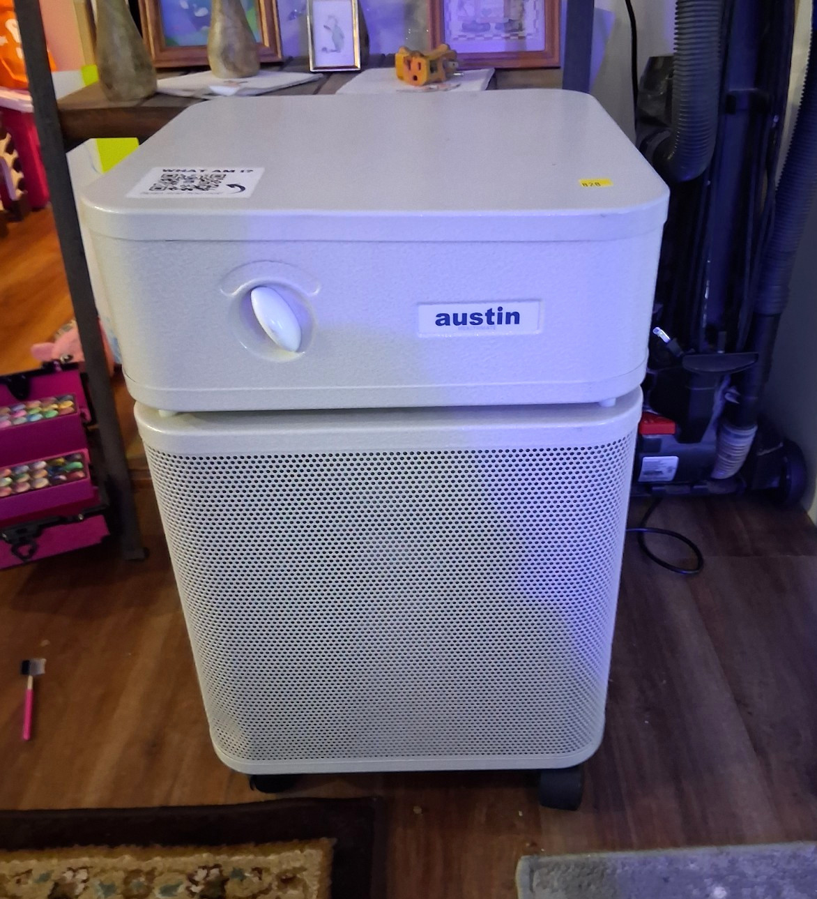 Austin HM400 HEPA 4-Stage Portable Whole Room Air Purifier, White Austin HM400 HEPA 4-Stage Portable Whole Room Air Purifier, White