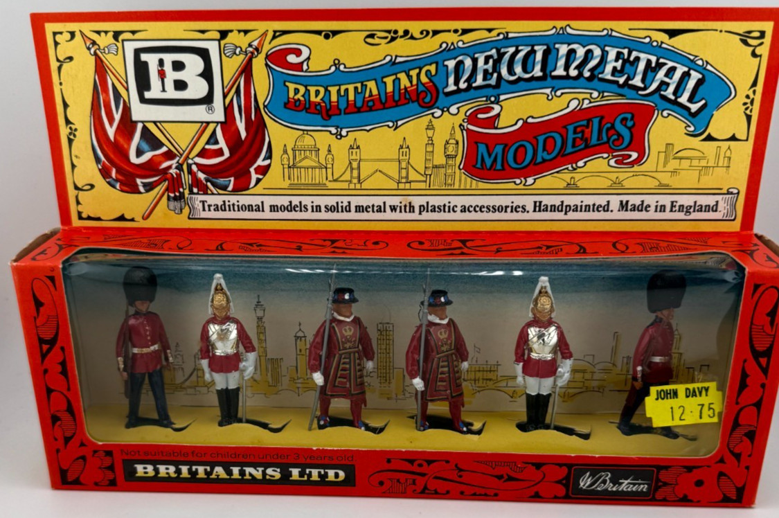 Vintage Britains 7225 New Metal Models Queens Guard Beefeater Set NIB