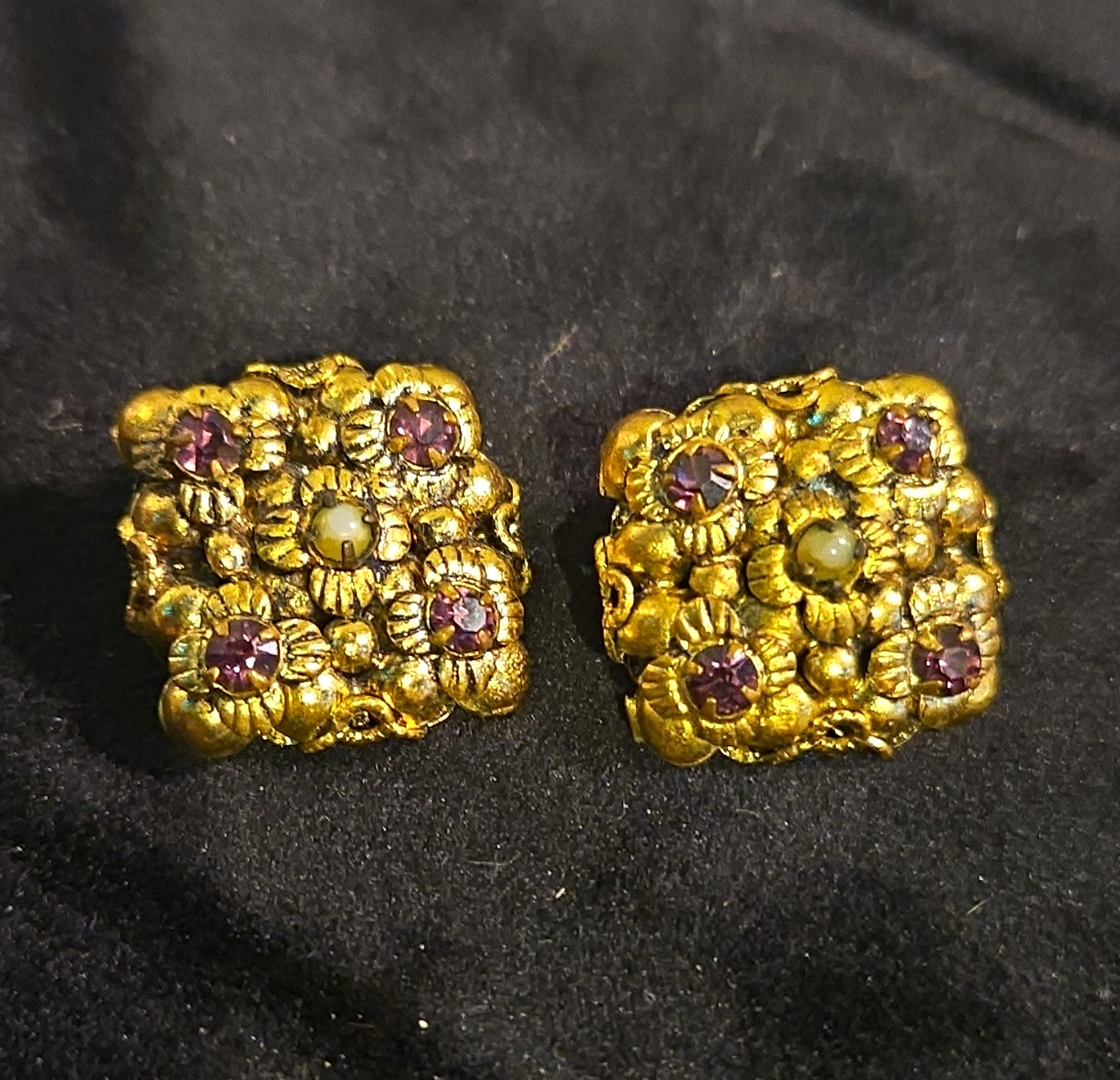 Vintage 1928 Jewelry Comp. Clip-On Stud Earrings w/ Purple Crystal Stones Vintage 1928 Jewelry Comp. Clip-On Stud Earrings w/ Purple Crystal Stones
