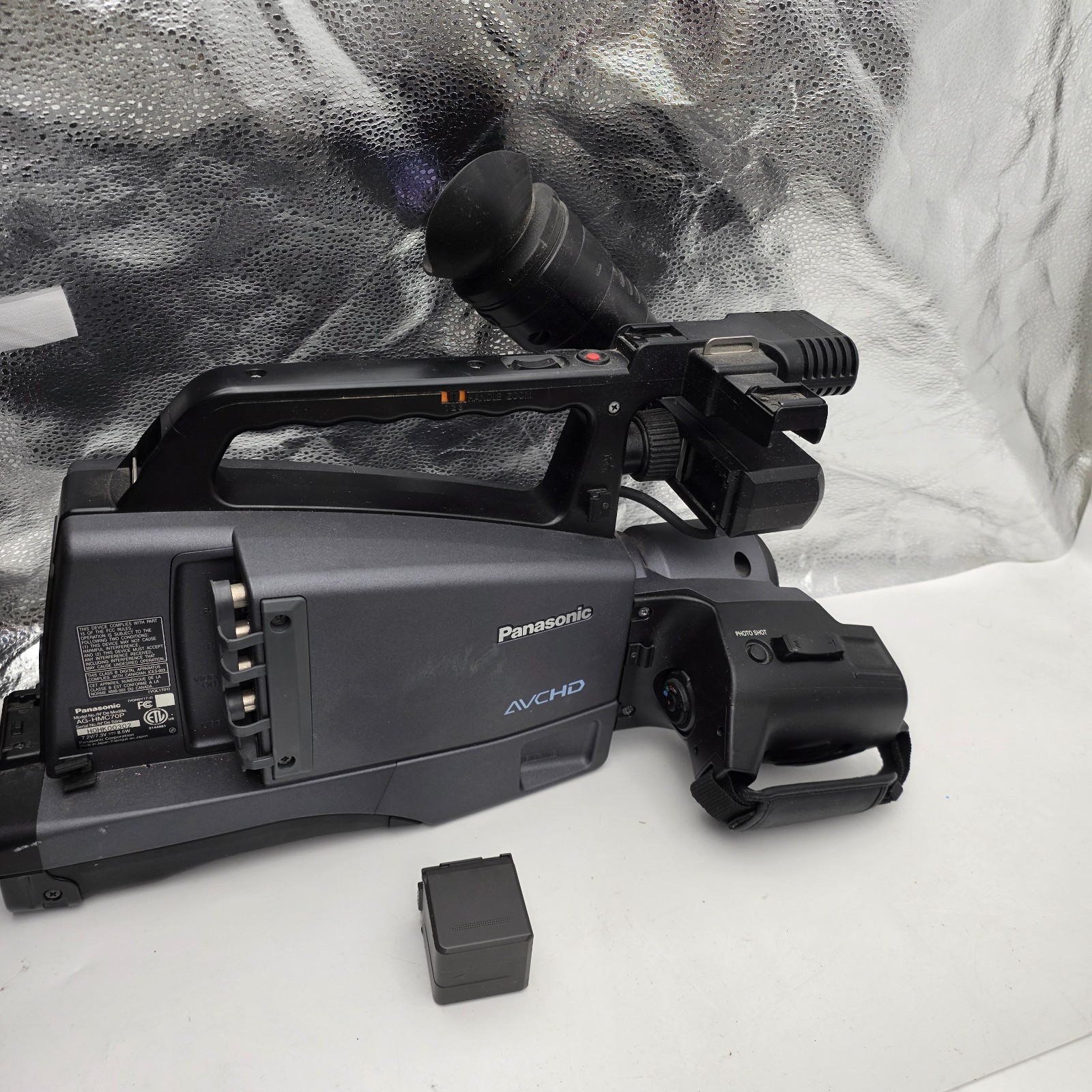 Panasonic AG-HMC70P AVCHD Shoulder Mounted Camcorder with 1 Original Battery Panasonic AG-HMC70P AVCHD Shoulder Mounted Camcorder with 1 Original Battery