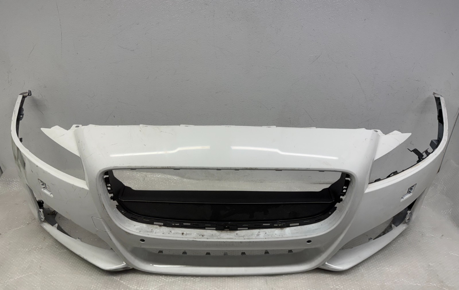 2016-2020 JAGUAR XF X260 FRONT BUMPER COVER PANEL W/ PDC SENSOR HOLE WHITE OEM 2016-2020 JAGUAR XF X260 FRONT BUMPER COVER PANEL W/ PDC SENSOR HOLE WHITE OEM
