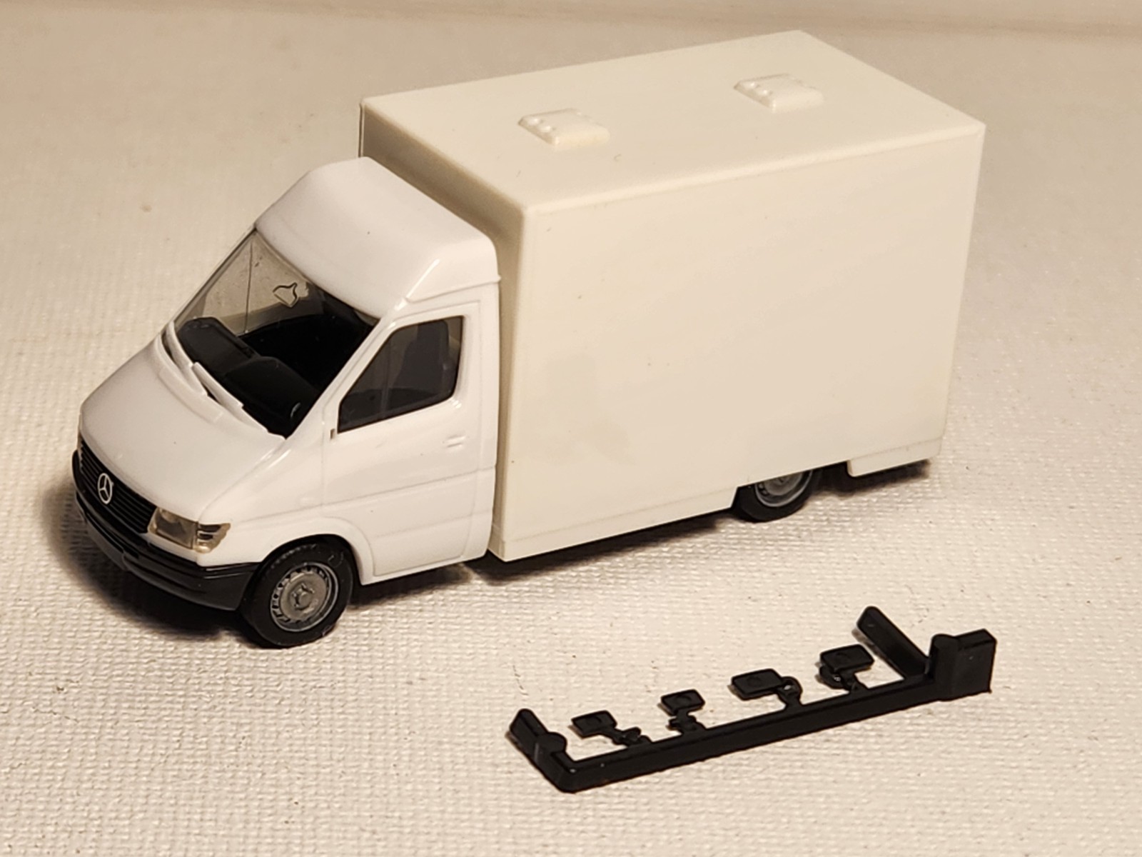 Herpa Promotex HO Mercedes MB Sprinter Parcel Delivery Van 1:87 scale 6330 Herpa Promotex HO Mercedes MB Sprinter Parcel Delivery Van 1:87 scale 6330