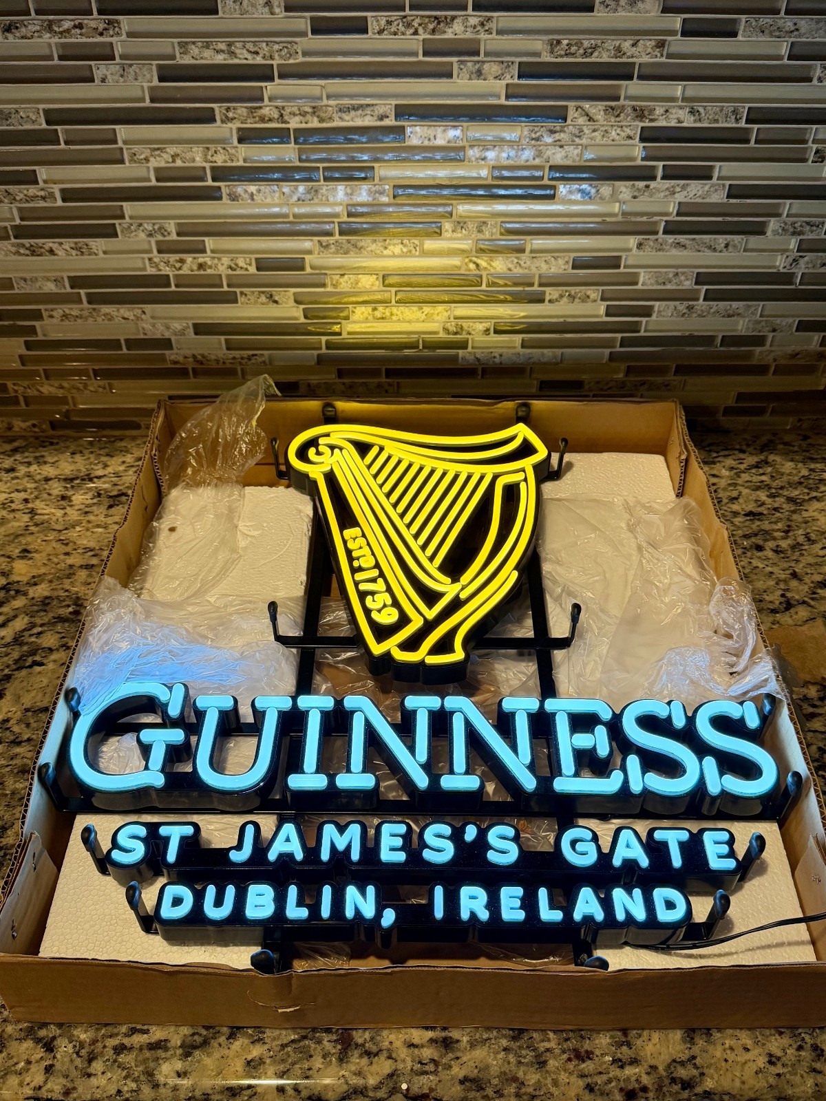 NIB GUINNESS ST. JAMES'S GATE DUBLIN,IRELAND LED SIGN BAR MANCAVE 22x20 NIB GUINNESS ST. JAMES'S GATE DUBLIN,IRELAND LED SIGN BAR MANCAVE 22x20
