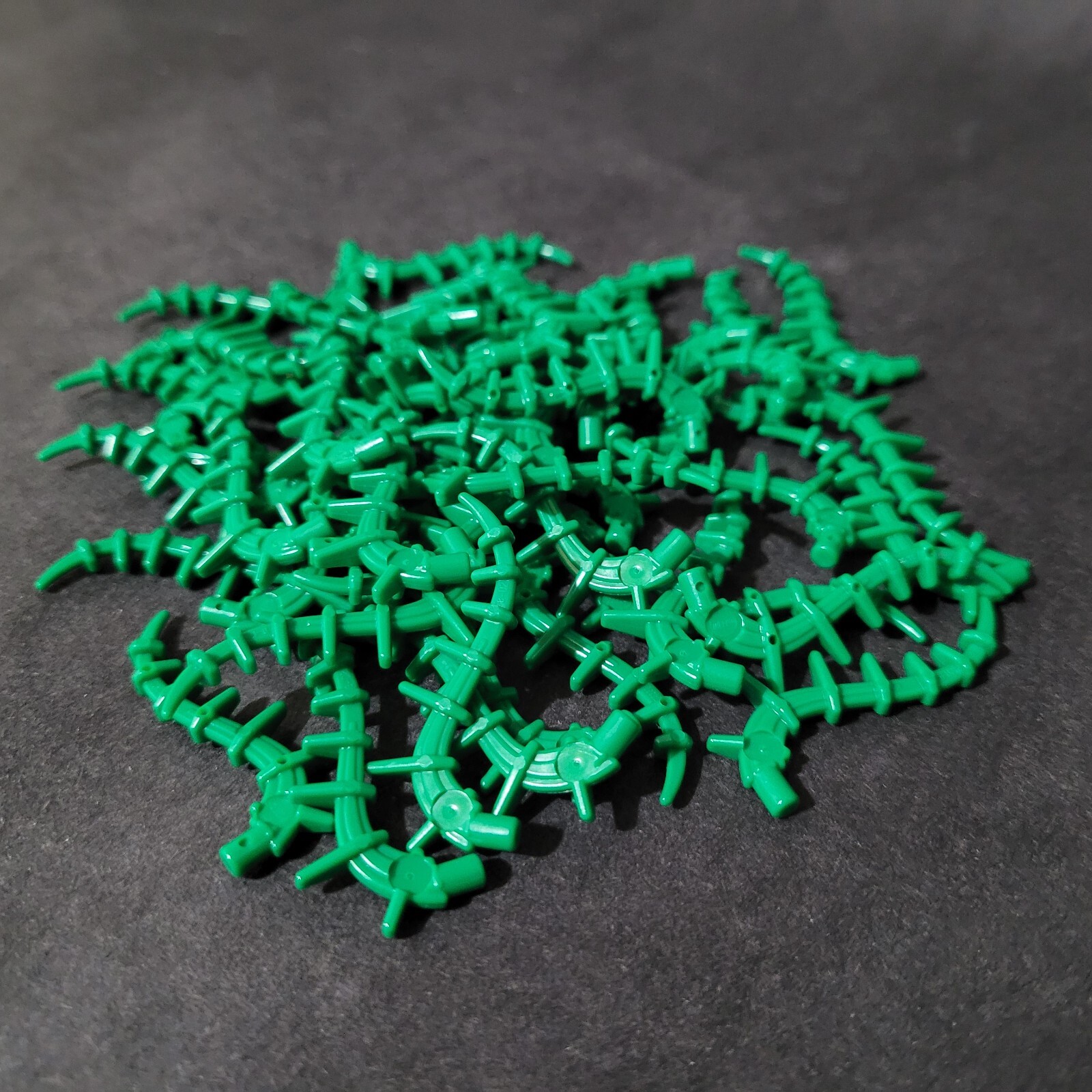 NEW Lego lot of 50 Green Plant Vines - Appendage Spiky - Lego Item No. 55236 NEW Lego lot of 50 Green Plant Vines - Appendage Spiky - Lego Item No. 55236