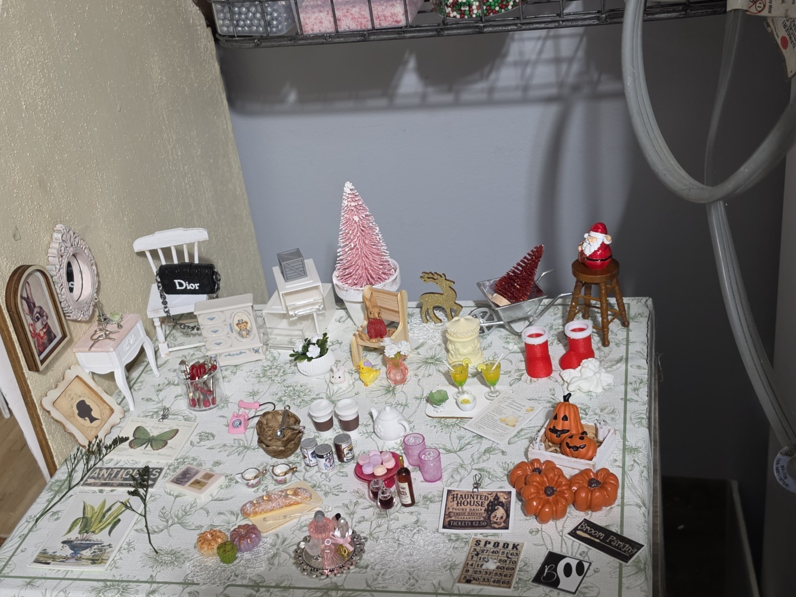 1:12 SCALE DOLLHOUSE MINIATURE ACCESSORIES & FURNITURE BUNDLE 1:12 SCALE DOLLHOUSE MINIATURE ACCESSORIES & FURNITURE BUNDLE