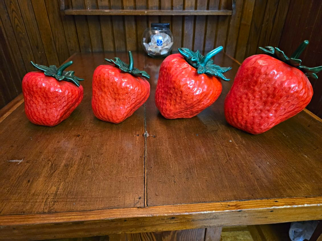 vintage Ceramic Strawberry canisters set of 4 vintage Ceramic Strawberry canisters set of 4