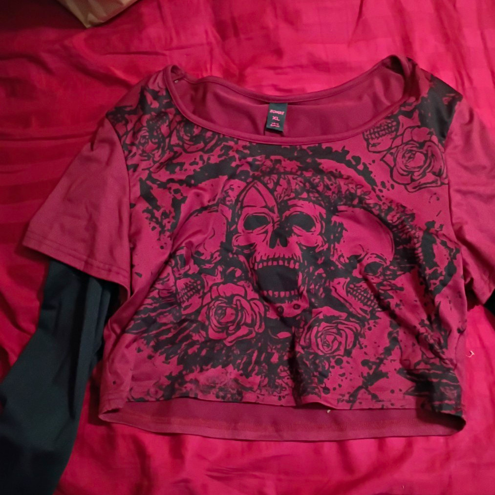 ROMWE Women’s XL Red Black Layered Cropped T-Shirt Skull Graphic Print