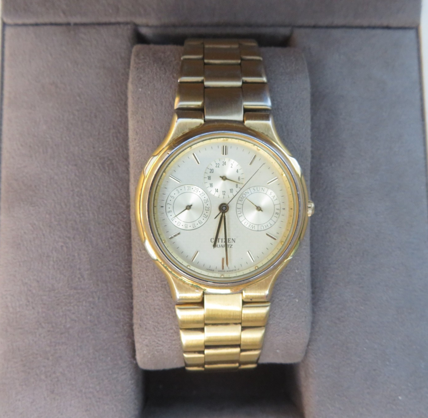 Vintage 80s Citizen Triple Calendar Watch Men 33mm Made in Japan Gold Tone Runs