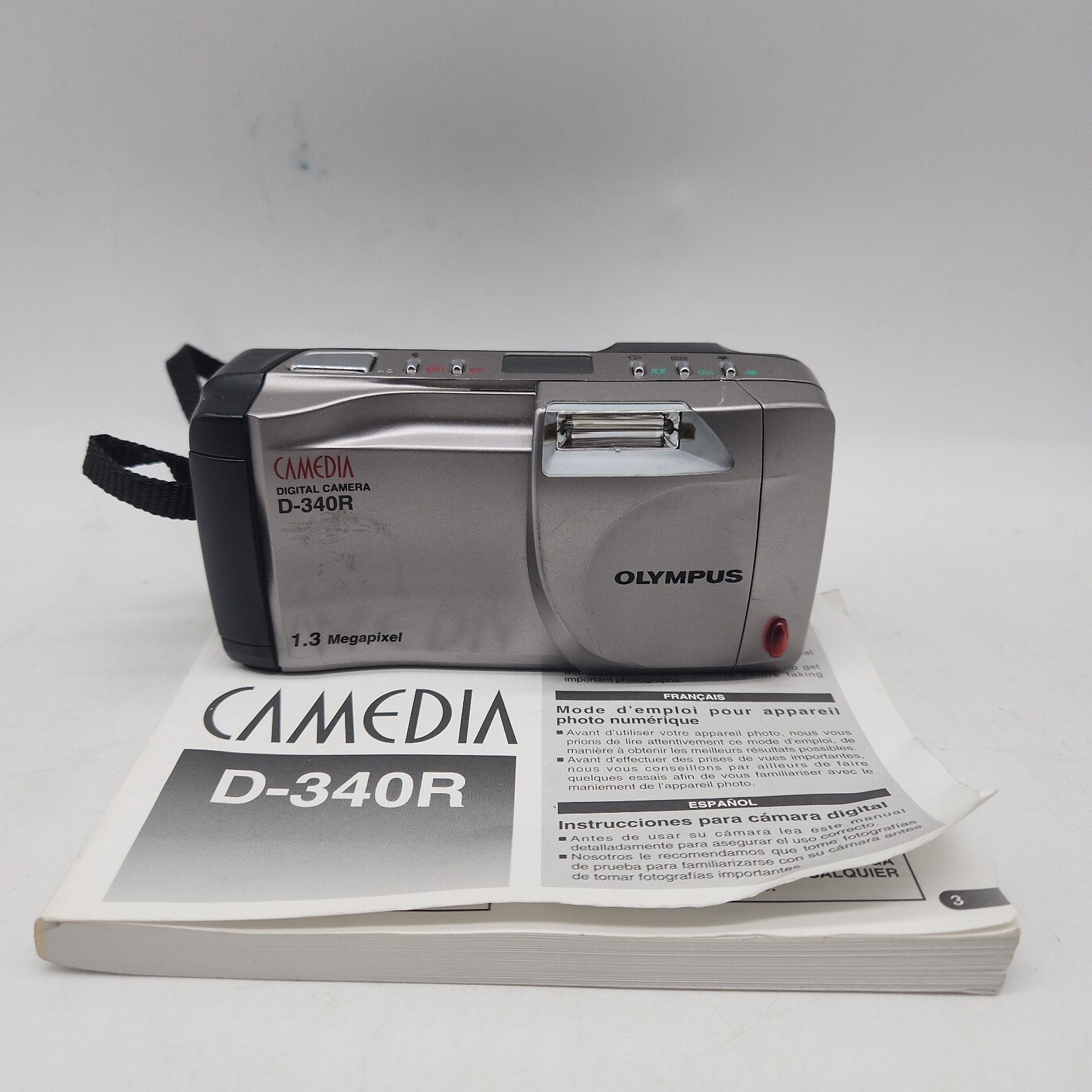 Silver Olympus Camedia LCD Digital Camera D-340R 1.3 Megapixel.....           77