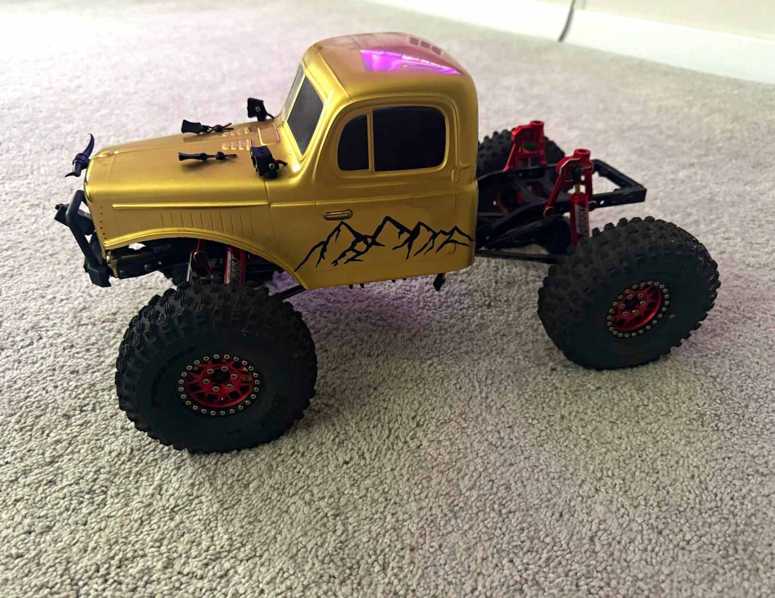 Axial scx10 4wd lots of upgrades. Axial scx10 4wd lots of upgrades.