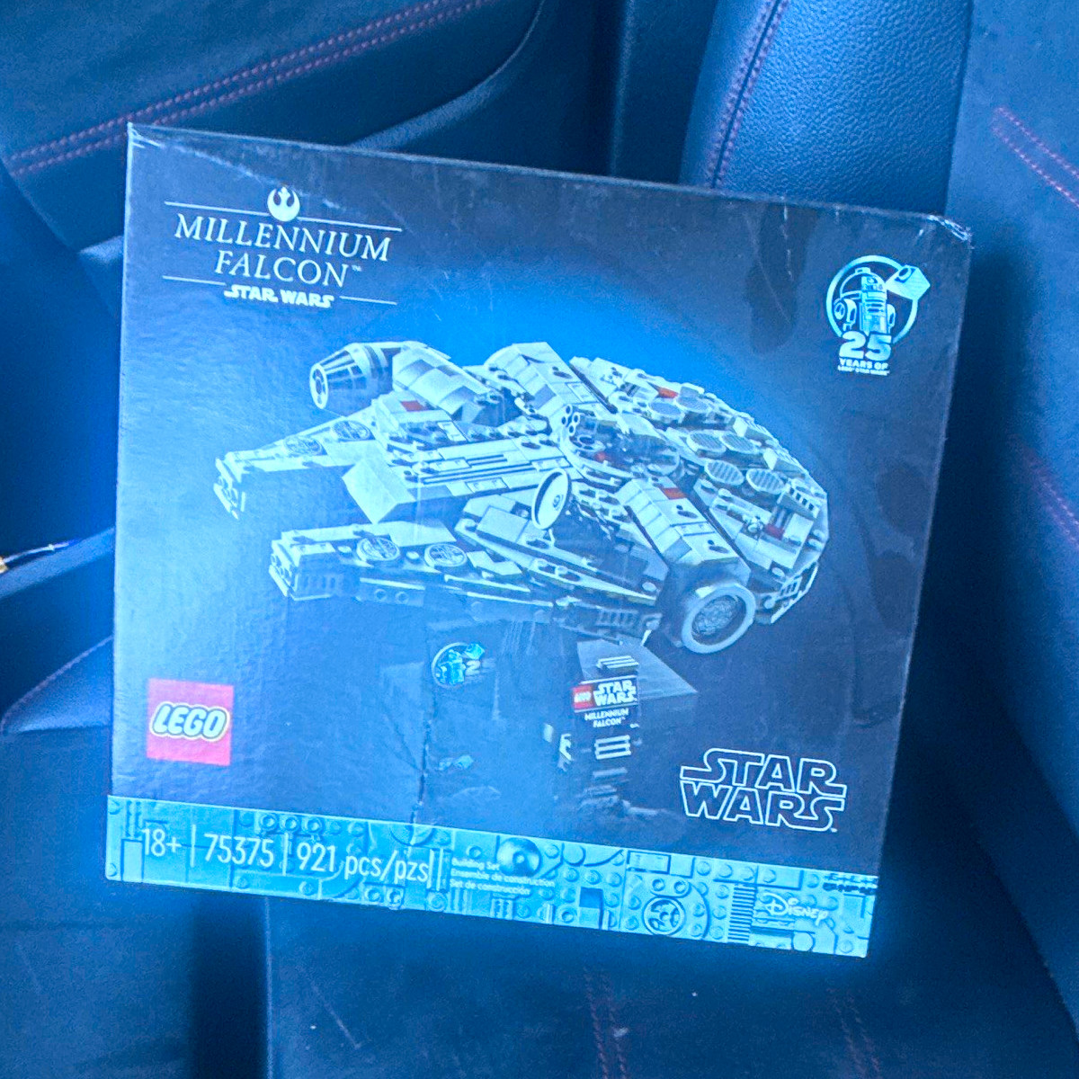 LEGO Star Wars Millennium Falcon 75375 921 pcs 18+ Stand Included Box LEGO Star Wars Millennium Falcon 75375 921 pcs 18+ Stand Included Box