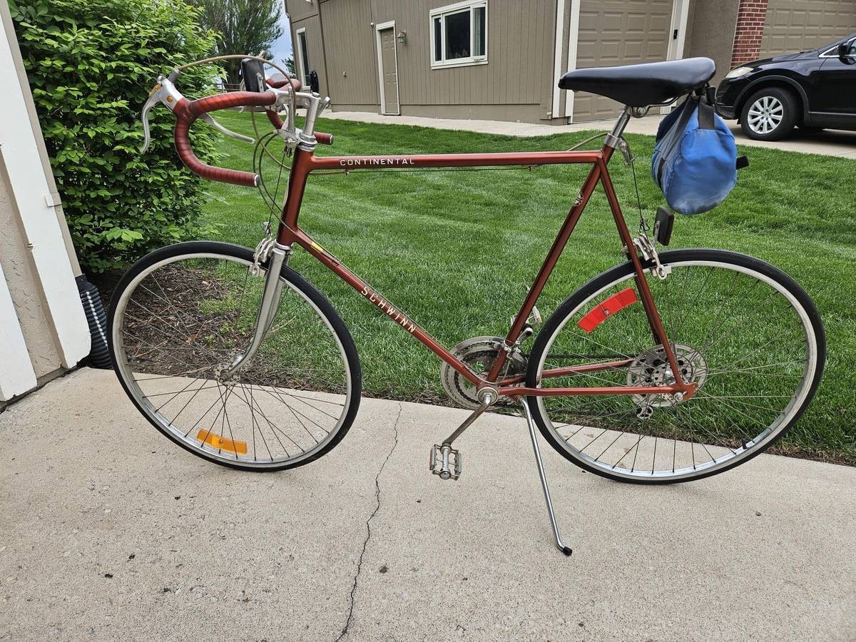 Vintage 1976 Schwinn Continental Men's 10 Speed Bike 27