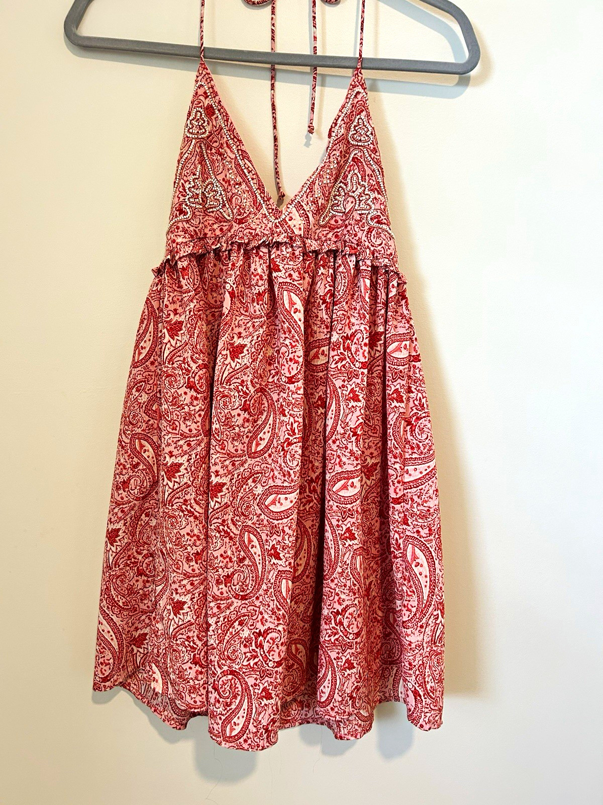 ZARA Women\'s M Pink/Red Paisley Beaded V-Neck Spaghetti Strap Mini Dress ZARA Women\'s M Pink/Red Paisley Beaded V-Neck Spaghetti Strap Mini Dress