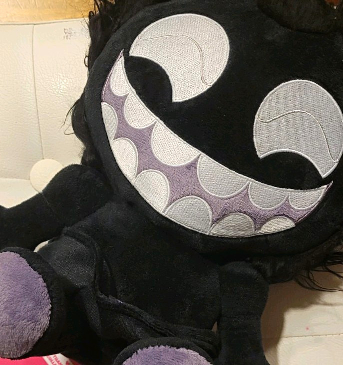 Youtooz Sally Plushy ( DOORS Roblox Caracter) Youtooz Sally Plushy ( DOORS Roblox Caracter)