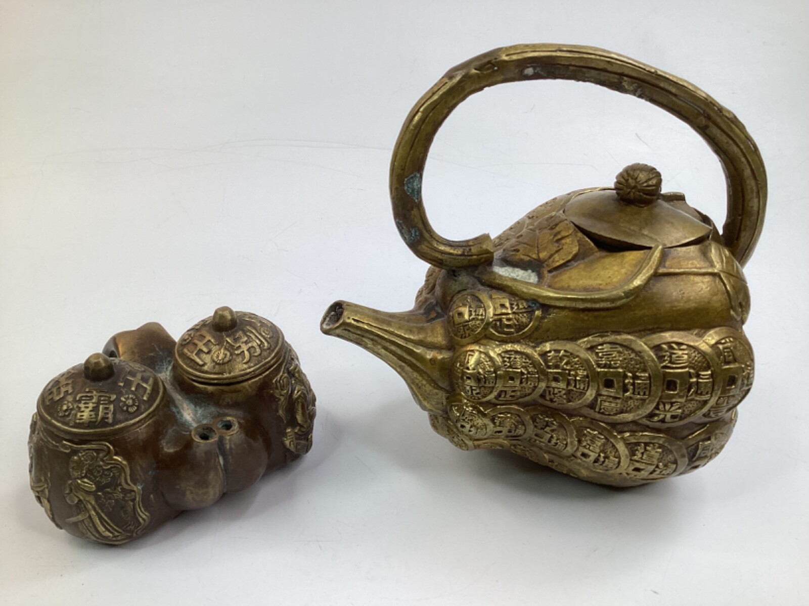 2 Antique asian Chinese bronze Brass coin miniature tea pot kettle vintage (B3)