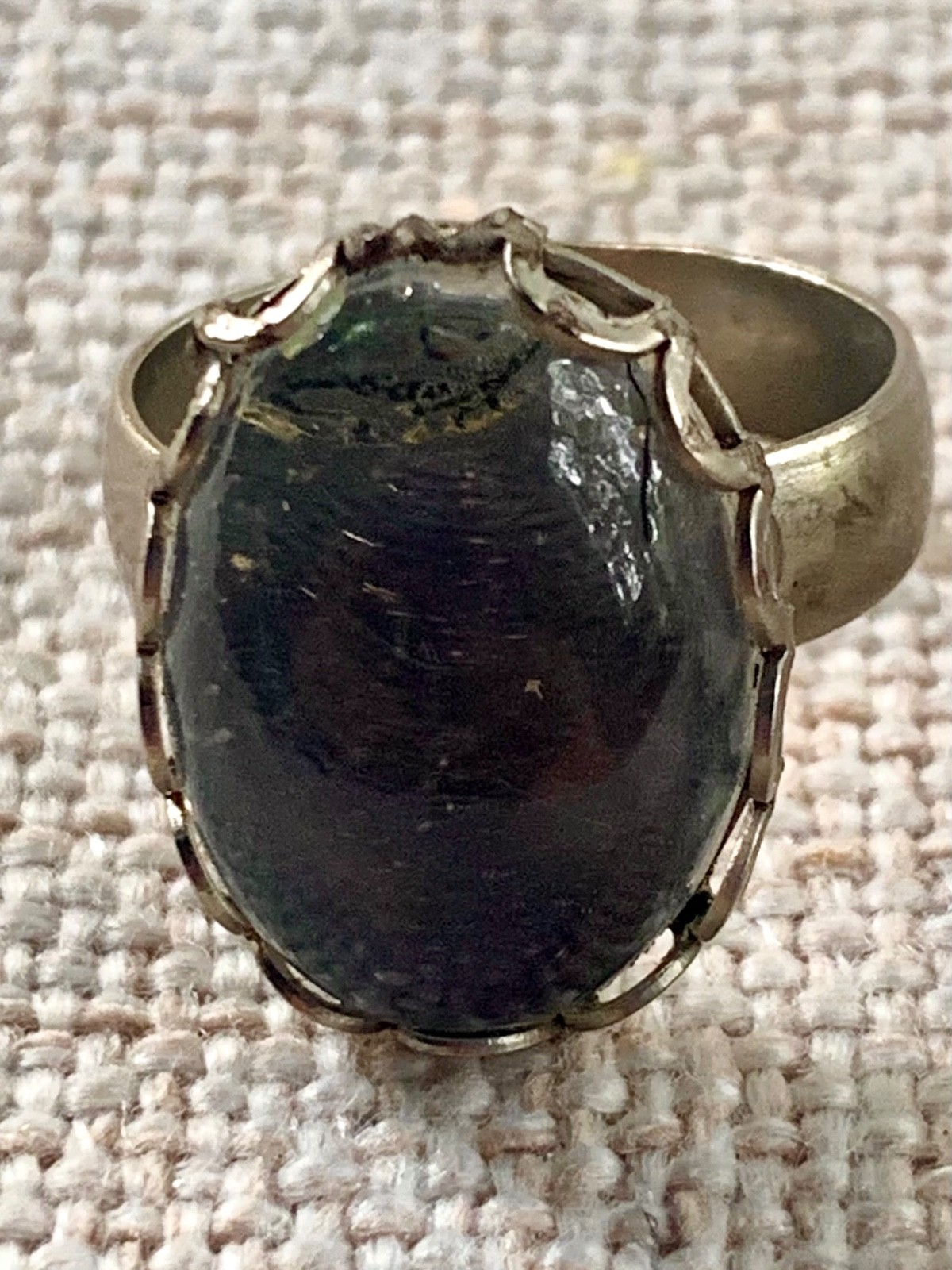 2 Vtg. Mid 1970s Mood Ring, Oval Scalloped Bezel Gothic (nonworking) *Estate 2 Vtg. Mid 1970s Mood Ring, Oval Scalloped Bezel Gothic (nonworking) *Estate