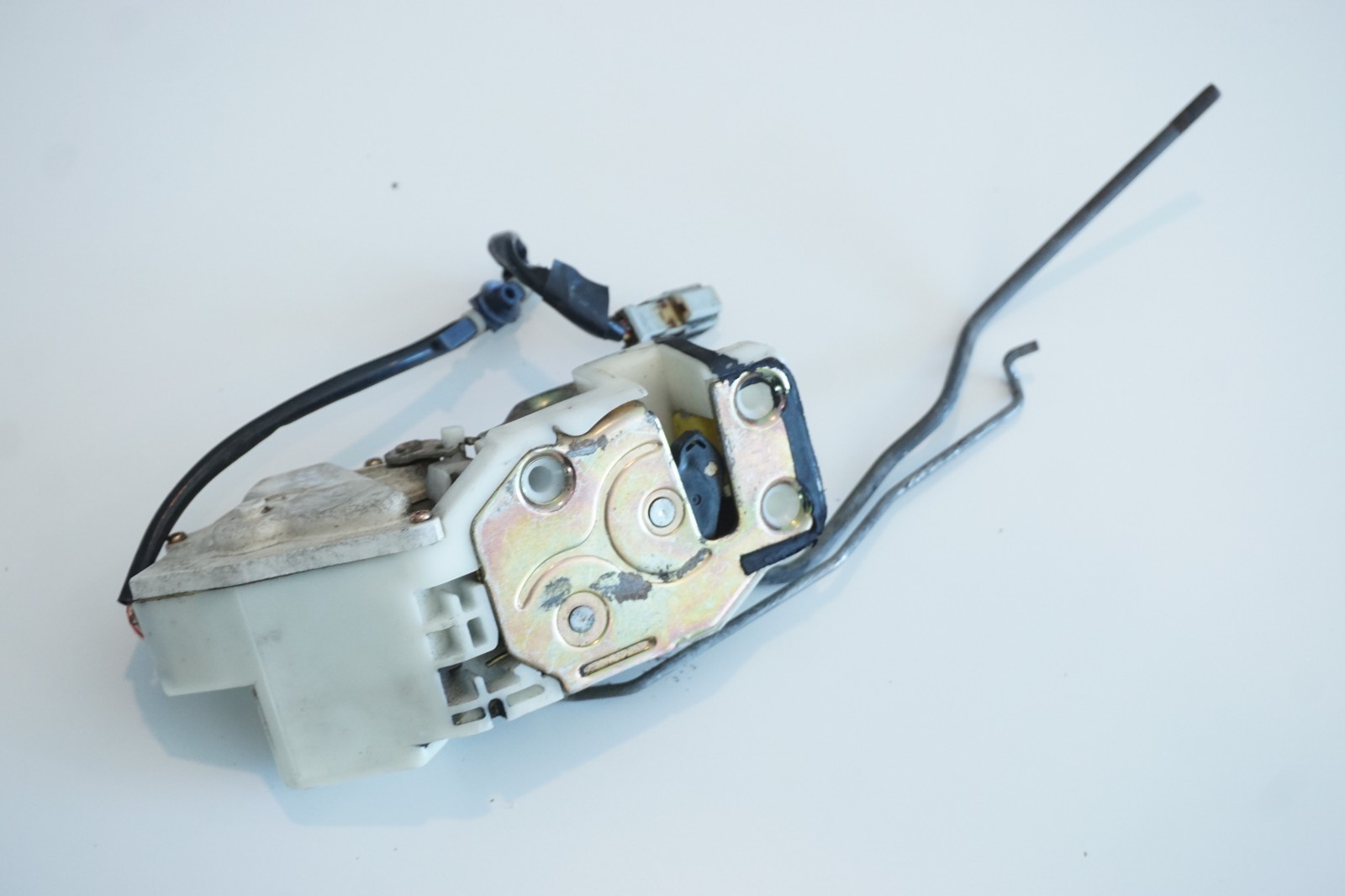 1990 - 93 Honda Accord 4 Door Passenger Front Door Latch Electric OEM 1990 - 93 Honda Accord 4 Door Passenger Front Door Latch Electric OEM