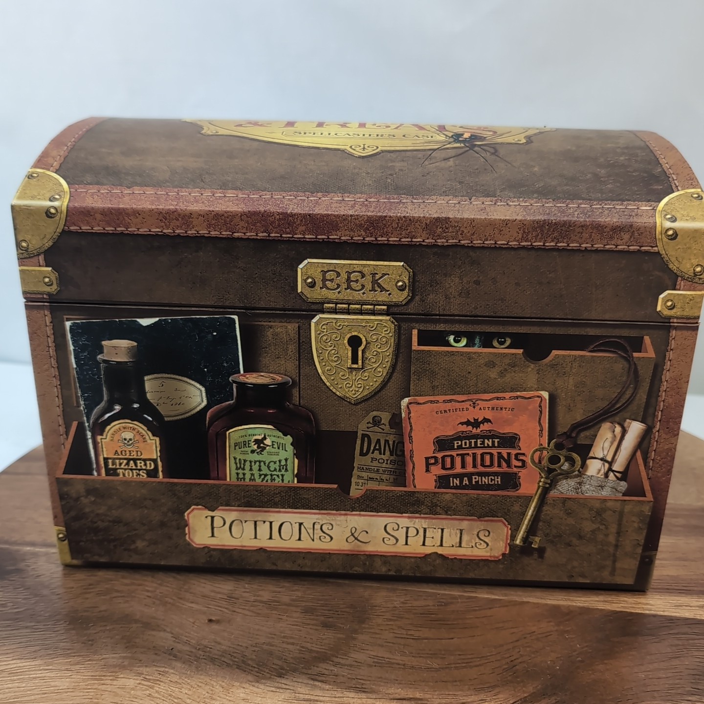 HALLMARK POTIONS & SPELLS  Halloween Chest Spellmaster’s Case Sound Trickery