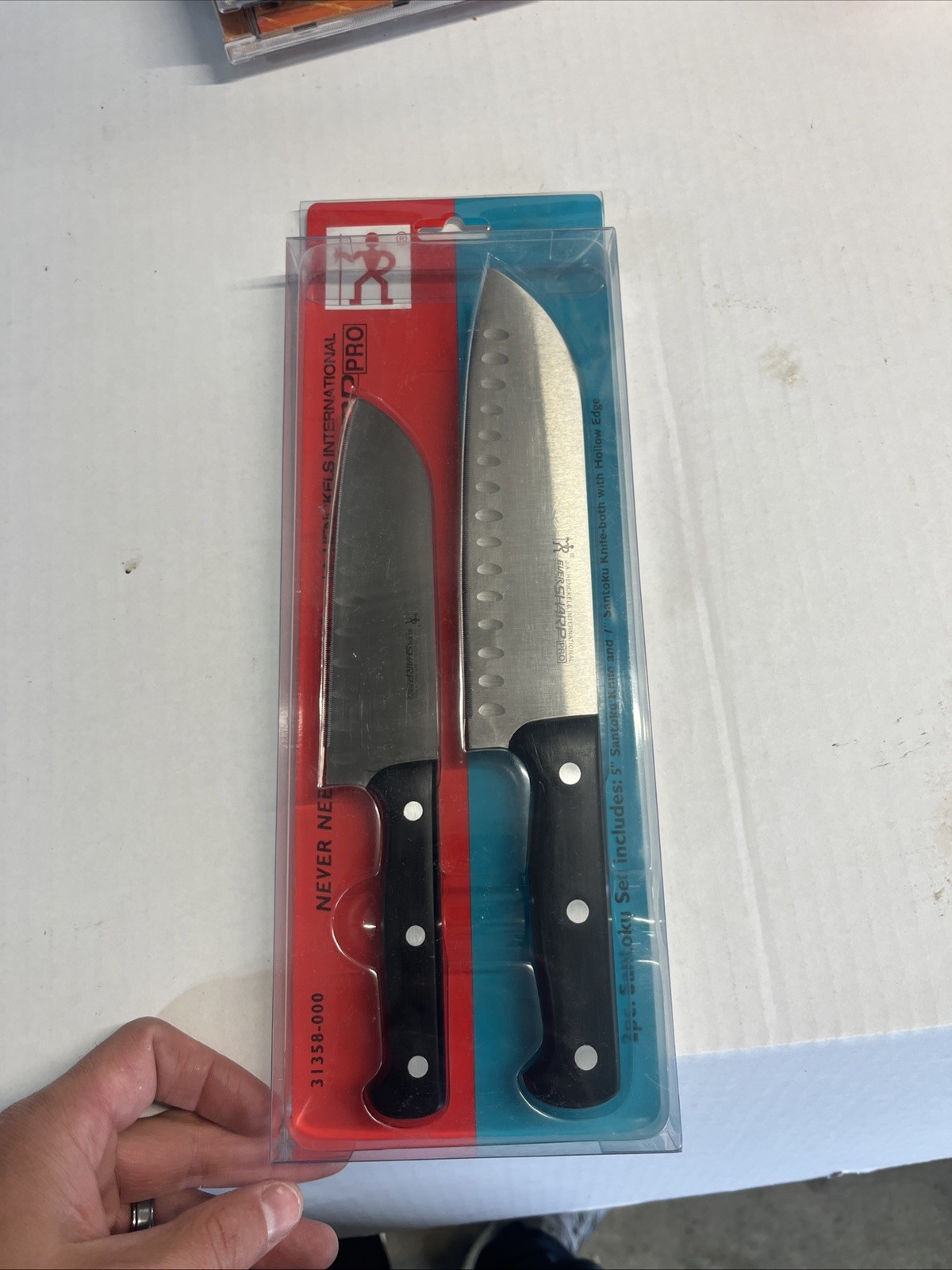 J.A HENCKELS INTERNATIONAL SANTOKU KNIFE TWO PIECE GIFT SET 7” and 5” J.A HENCKELS INTERNATIONAL SANTOKU KNIFE TWO PIECE GIFT SET 7” and 5”