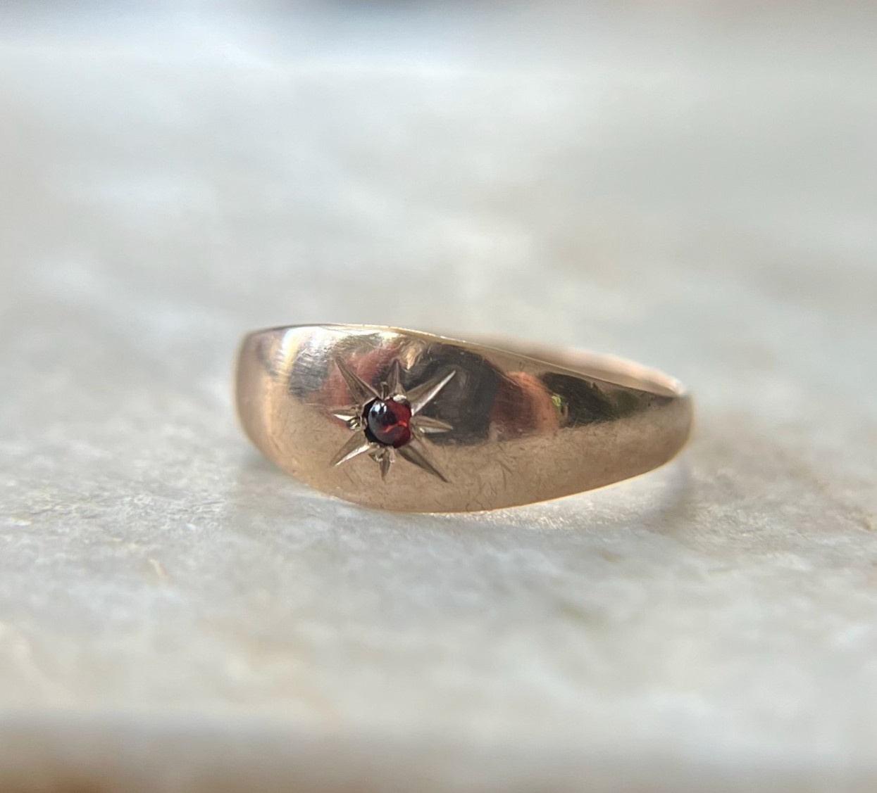 Vintage 10K Yellow Gold Red Stone Star Engraving Baby Pinky Ring, Size 2.75 Vintage 10K Yellow Gold Red Stone Star Engraving Baby Pinky Ring, Size 2.75