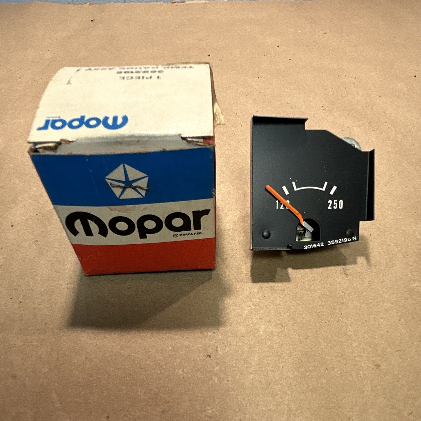 NOS Mopar Temp Gauge 3592195 1972-1976 Dodge Dart Demon Plymouth Duster Valiant NOS Mopar Temp Gauge 3592195 1972-1976 Dodge Dart Demon Plymouth Duster Valiant