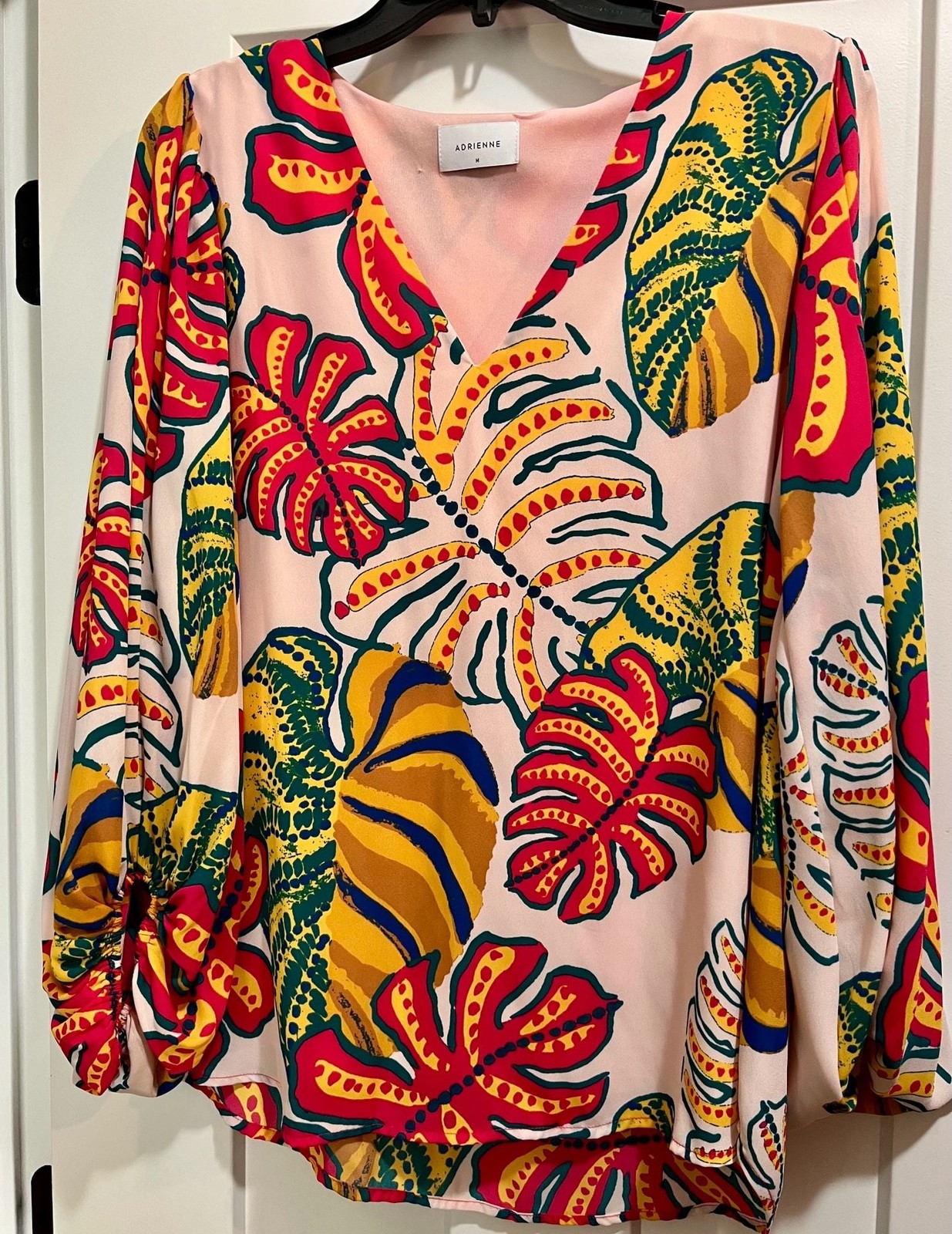 Style Floral Print Deep V-Neck Lantern Sleeve Women’s Top Style Floral Print Deep V-Neck Lantern Sleeve Women’s Top