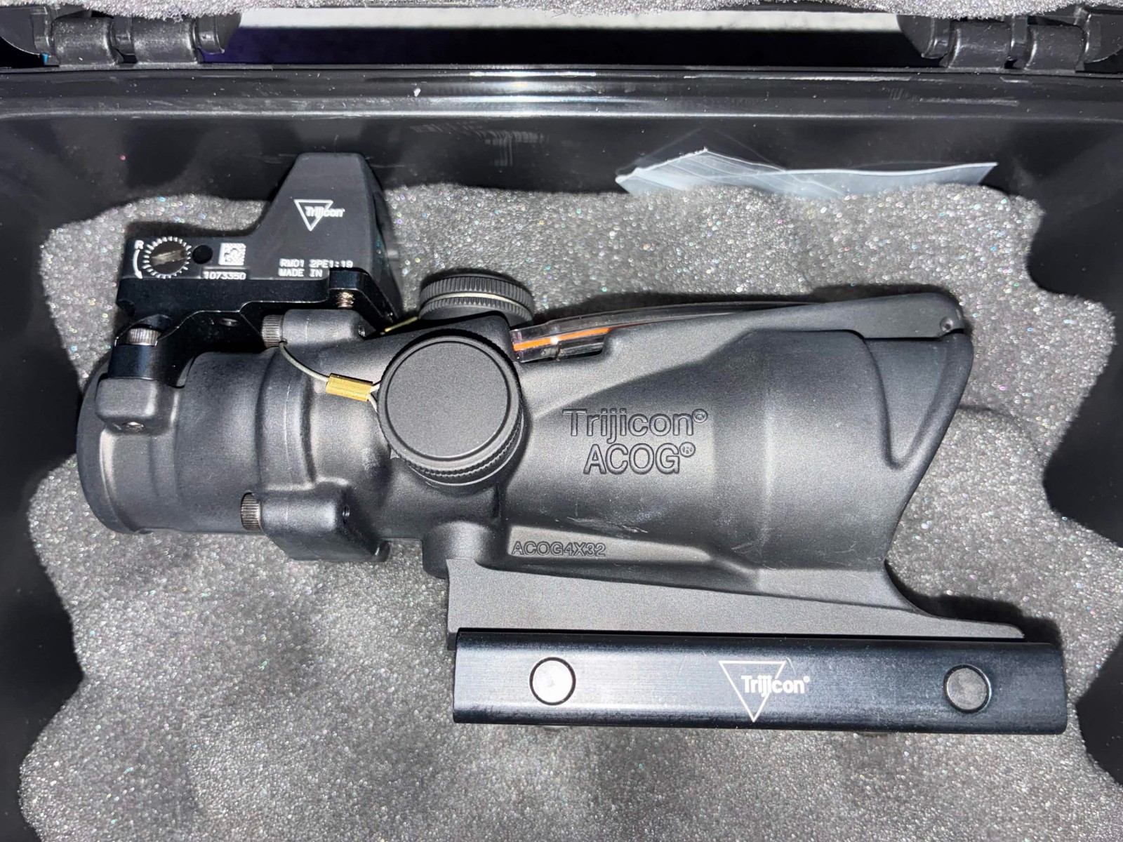 Trijicon TA31-D-100549 ACOG 4x32 BAC Riflescope w/ Trijicon RMR .223 BDC Trijicon TA31-D-100549 ACOG 4x32 BAC Riflescope w/ Trijicon RMR .223 BDC